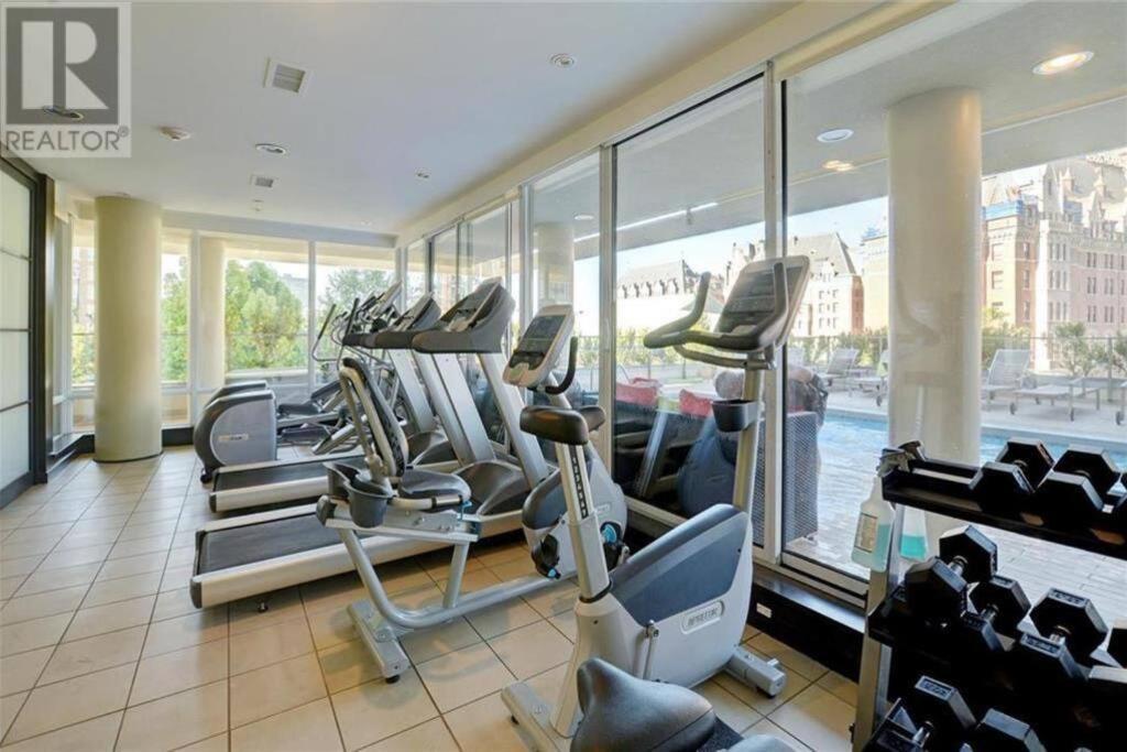 Victoria'S Best Location 2 Bedroom Luxe Condo ภายนอก รูปภาพ