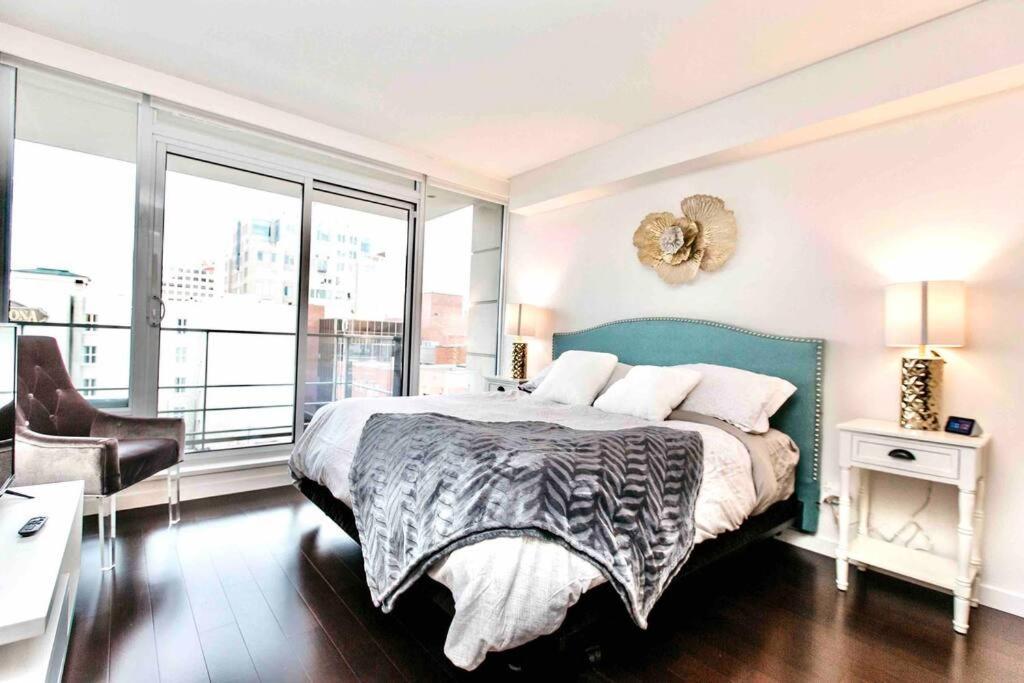 Victoria'S Best Location 2 Bedroom Luxe Condo ภายนอก รูปภาพ