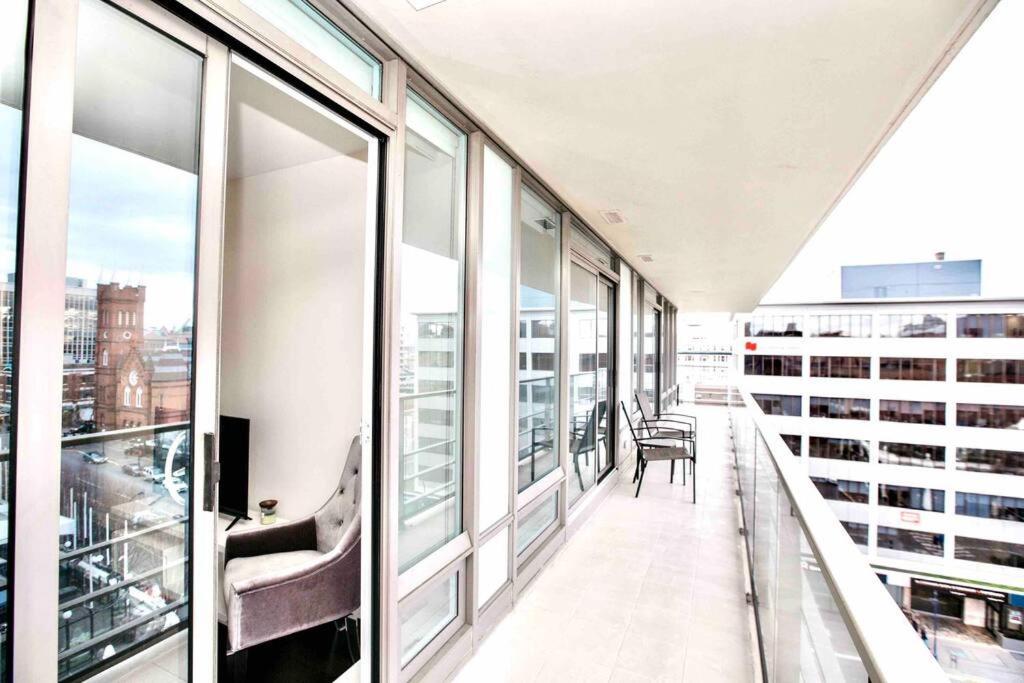 Victoria'S Best Location 2 Bedroom Luxe Condo ภายนอก รูปภาพ