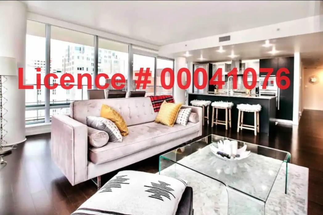 Victoria'S Best Location 2 Bedroom Luxe Condo ภายนอก รูปภาพ